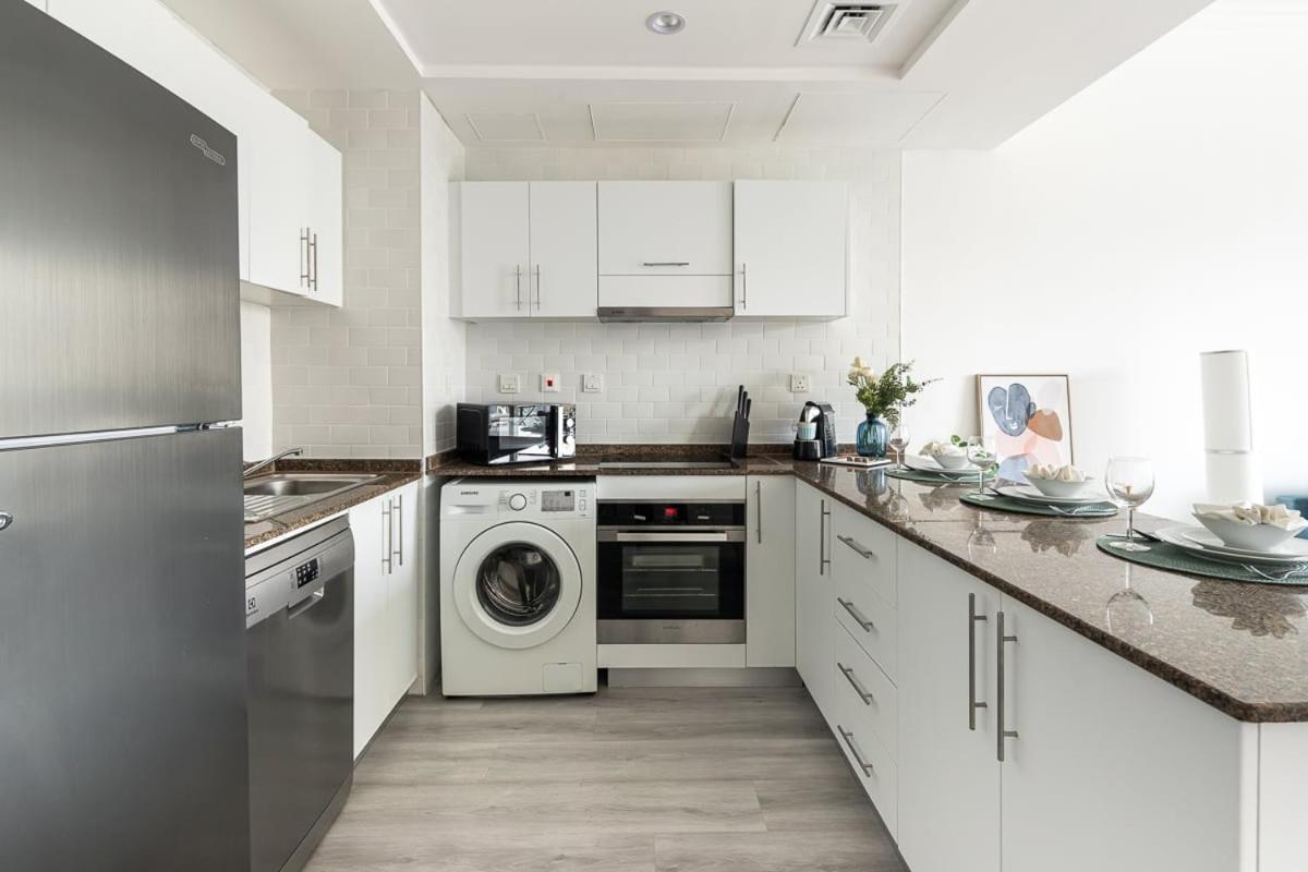 Frank Porter - Bay Central - West Tower Apartment Dubai